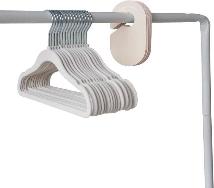 3 Sprouts Baby Schrank-Set, 15 Bügel und 8 Grössentrenner, Creme und Neutral Cremefarben und Neutral