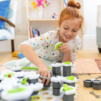 Ravensburger GraviTrax Starter-Set - Erweiterbare Kugelbahn für Kinder, Interaktive Murmelbahn, Lern