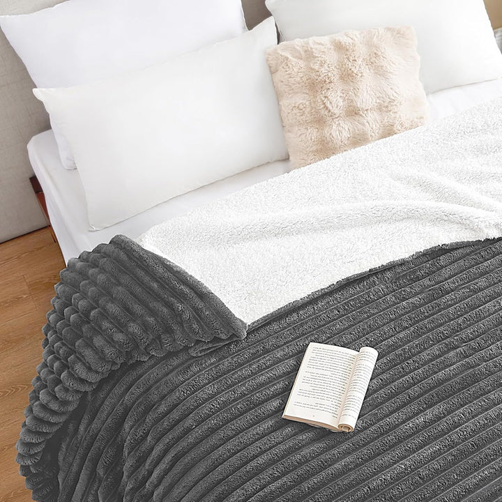 WAVVE Decke Sherpa Kuscheldecke Flauschig Grau - Extra Warme Dicke Weiche Grobe Kordecke Sofaüberwur