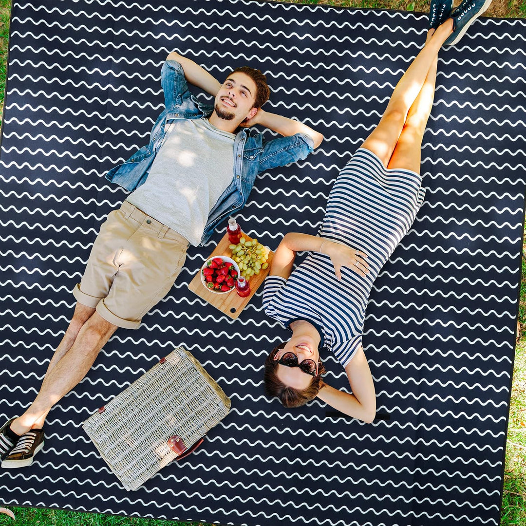 Relaxdays XXL Picknickdecke, 200x200 cm, Fleece Stranddecke, wärmeisoliert, wasserdicht, mit Tragegr