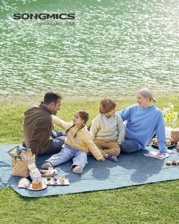 SONGMICS Picknickdecke, 300 x 200 cm, mit 4 Erdankern, gross, Campingdecke, für Park, Garten, Strand