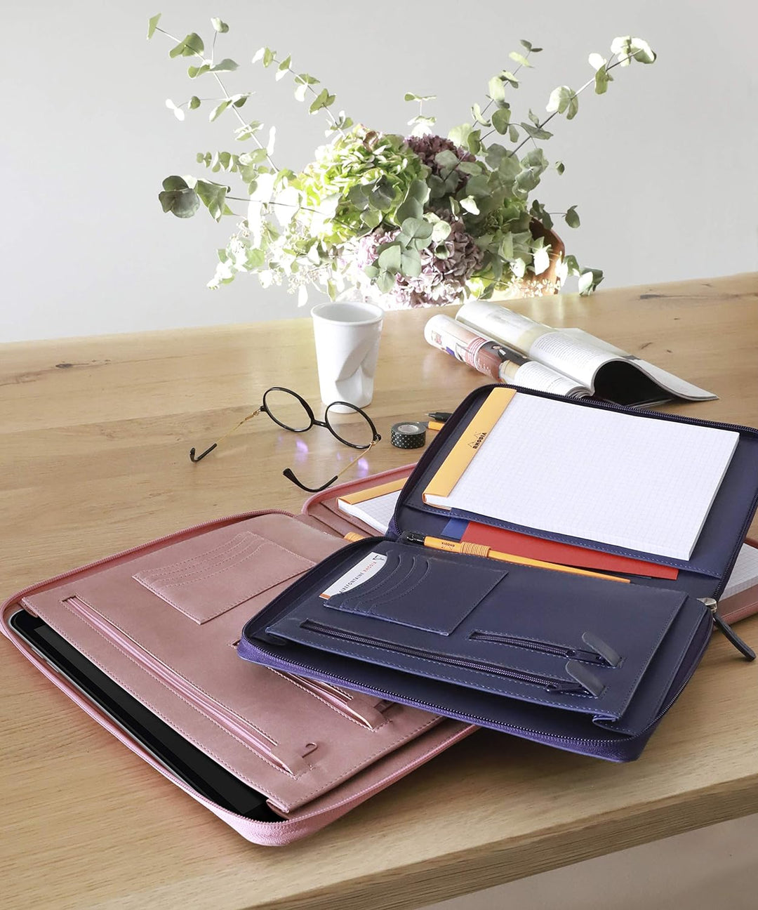 Rhodia 168124C - Konferenzmappe Rhodiarama 25,5x34 cm, mit Etui, dehnbare Haupttasche, 2 flache Reis