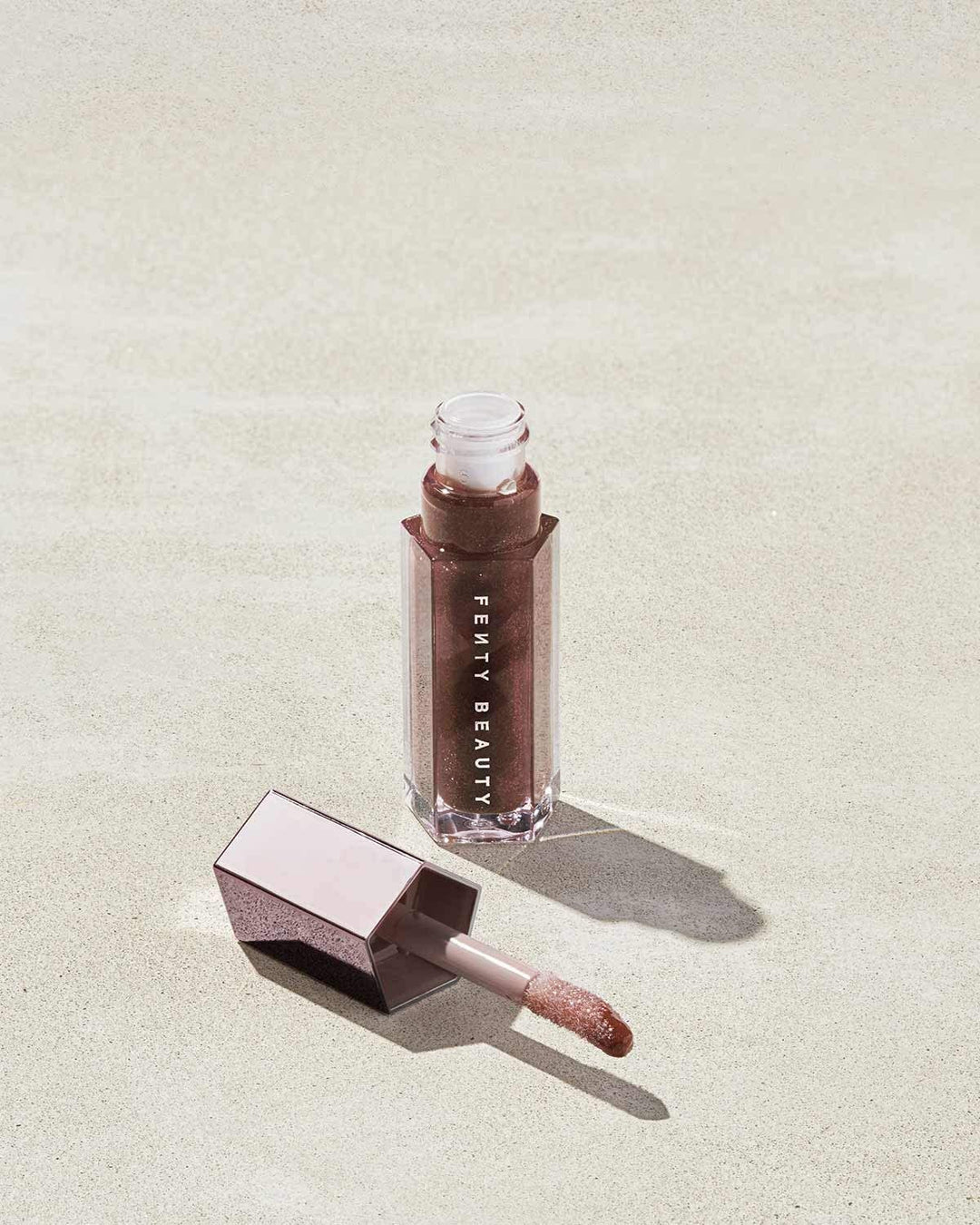 FENTY BEAUTY Gloss Bomb Universal Lip Luminizer Hot Chocolit Braun 9 ml (1er Pack), Braun 9 ml (1er