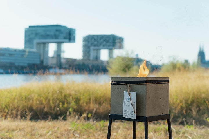 Beske-Manufaktur Betonfeuer inklusive Ständer und Nachfüllwachs im Komplettset | Grösse des Betonfeu