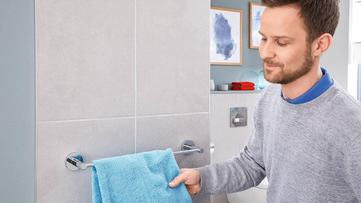 tesa EXXCELLENT Handtuchstange, verchromt - Badetuchhalter zur Wandbefestigung ohne Bohren, inkl. Kl