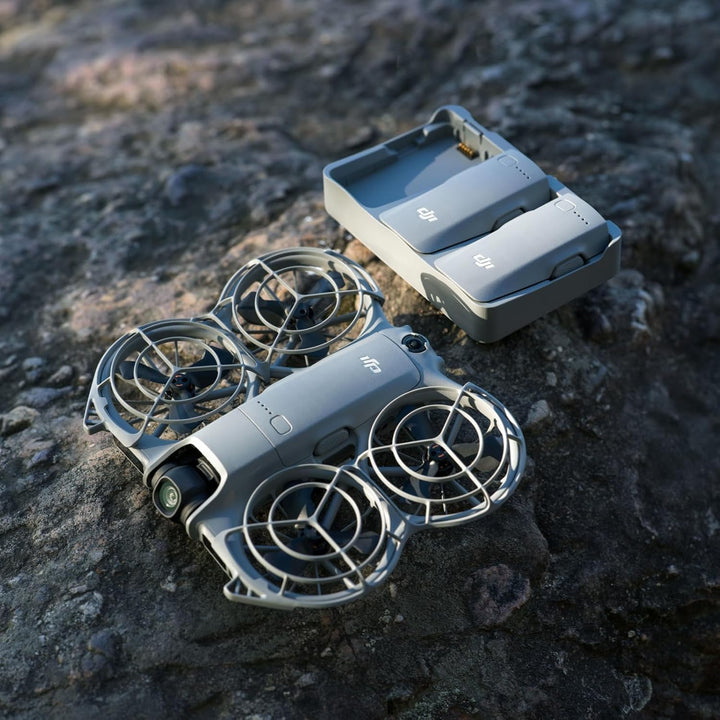 DJI Neo 2 Fly More Combo (nur Drohne), 4K-Drohne für Einsteiger, Start und Landung auf der Handfläch