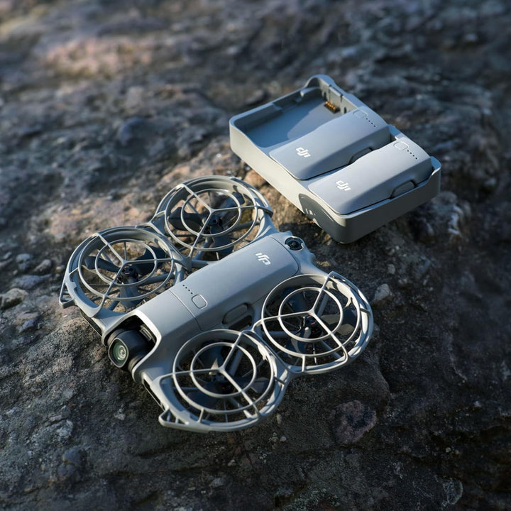 DJI Neo 2 Fly More Combo Bundle (nur Drohne), 3 Akkus 4K Drohne, Start und Landung auf der Handfläch
