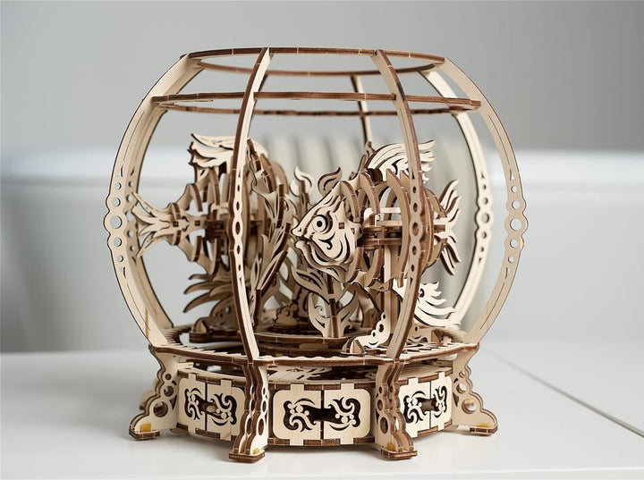 UGEARS Mechanisches 3D-Aquarium-Puzzle – Vatertagsgeschenk, dekoratives Aquarium-Holzpuzzle mit Fede