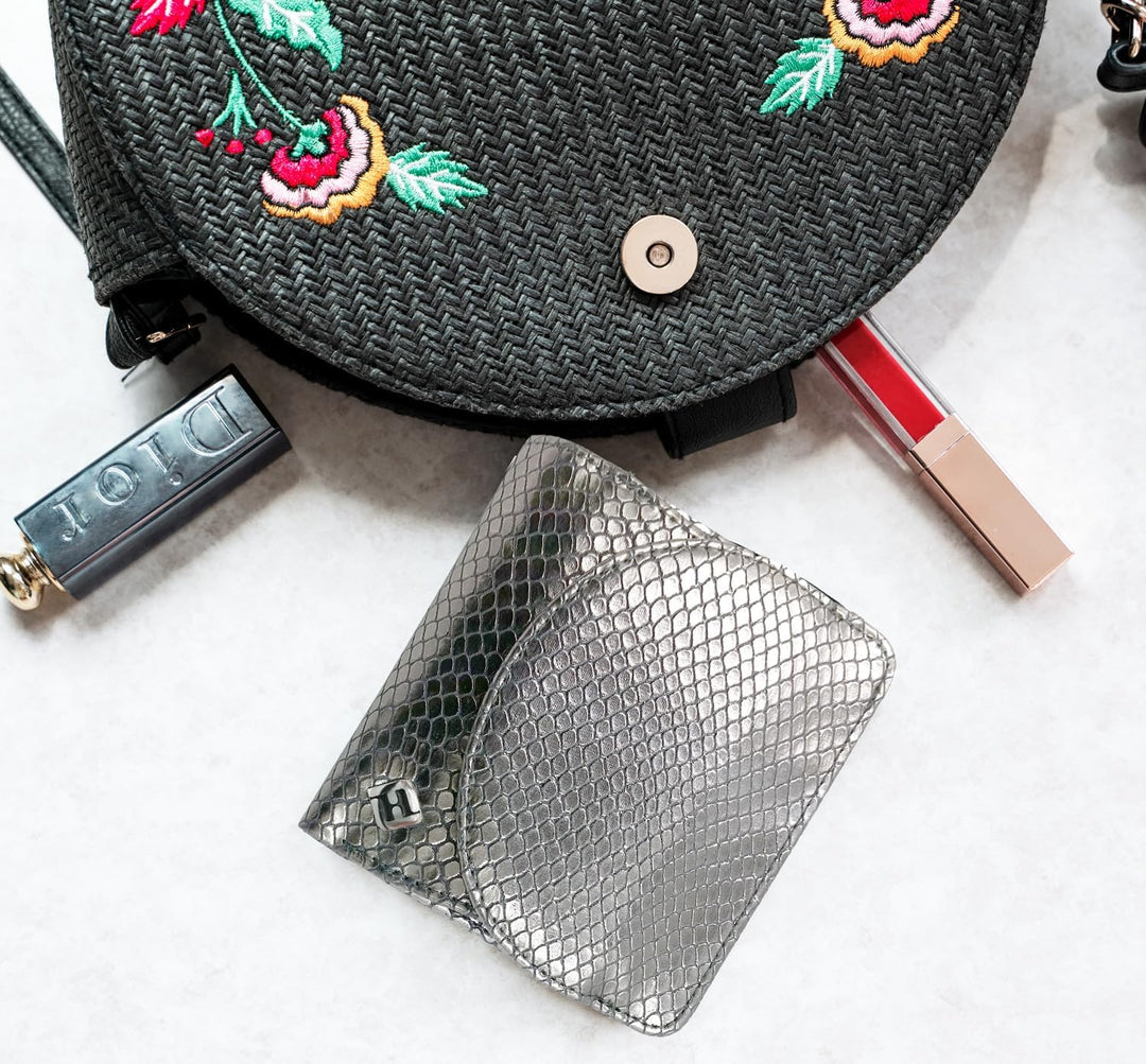 Portmonee Damen klein, Reise Geldbörse, viele Fächer, Schlangen-Look silber, RFID Blocker, Münzfach