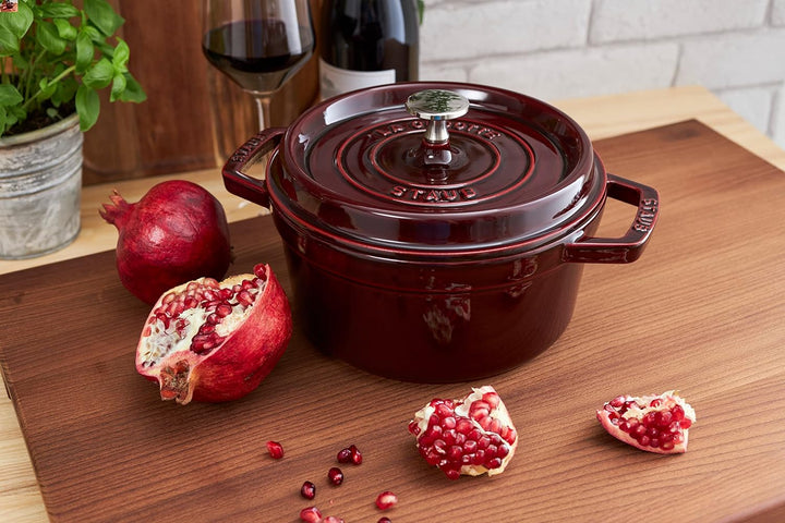 STAUB Gusseisen Bräter/Cocotte, Rund 24 cm, 3,8 L, Aromaregen Funktion, Für alle Herdarten geeignet,