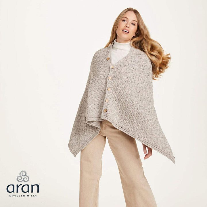 Irischer Aran Poncho Strickponcho Umhang Wollponcho aus 100% Merinowolle für Damen Einheitsgrösse Ge