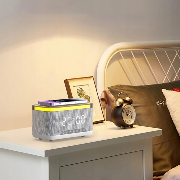 Radio wecker Digital mit Ladestation, 15W Fast Wireless Charger, Digitaler Radiowecker mit Bluetooth