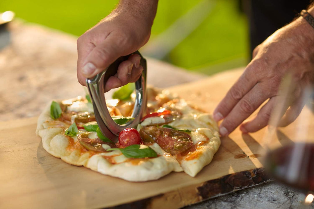 RÖSLE Pizzarad, Hochwertiges Pizzamesser mit stabilem Rad und ergonomischem Griff, beidseitig geschl