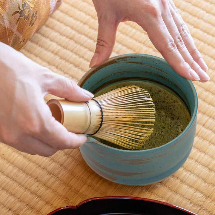 HIBINO Japanisches Matcha Set – Matcha Schale mit Ausguss, Matcha Besen & Halter, Bambus Löffel & Ed