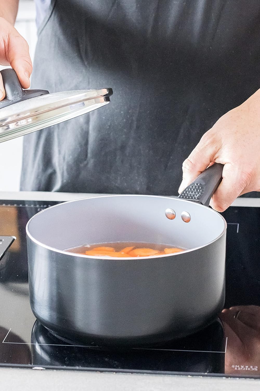 MASTERCLASS Antihaftbeschichteter Öko-Kochtopf aus Keramik, für Induktionskochfelder geeignet, 20 cm