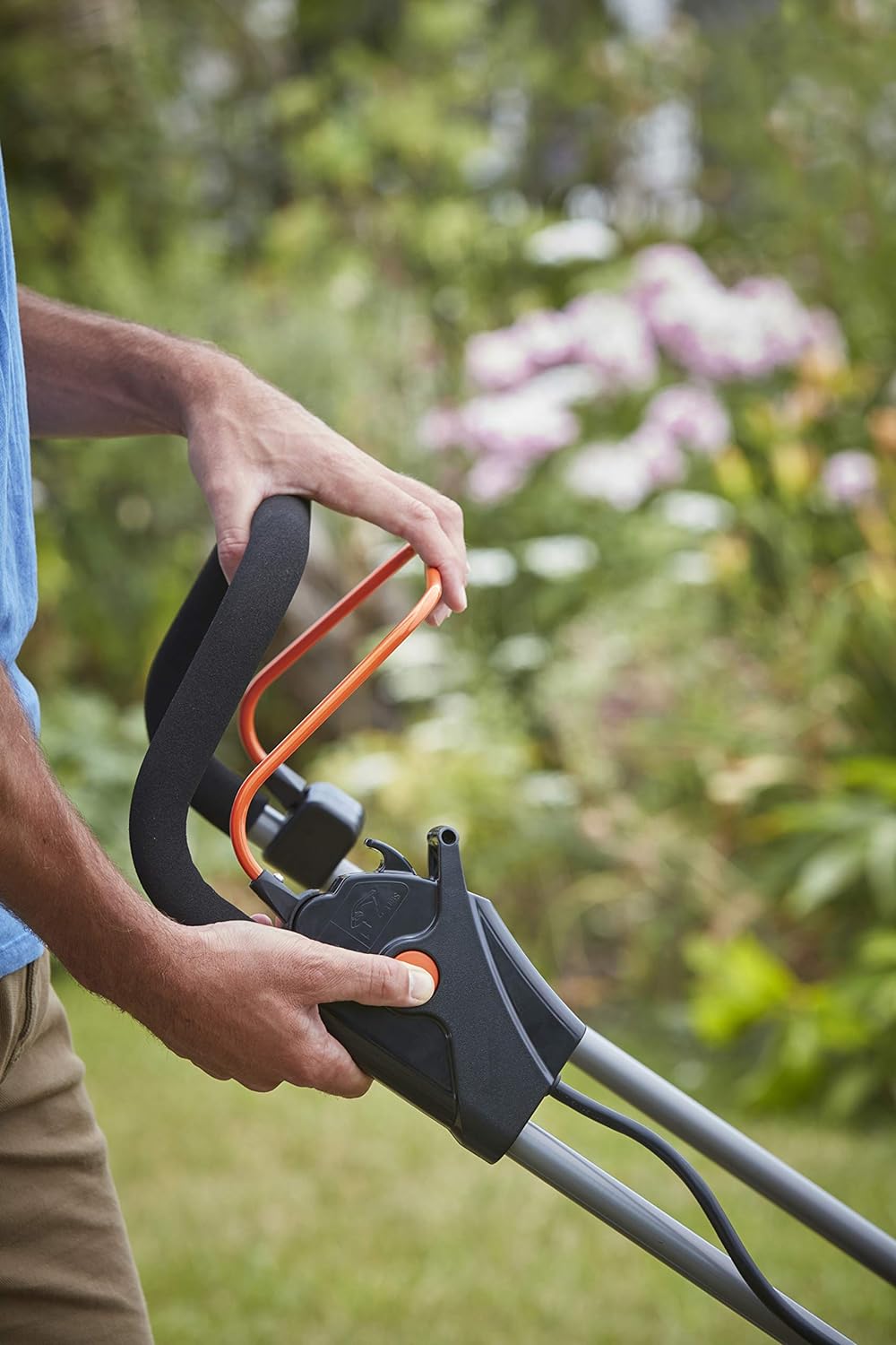 Black+Decker Akku-Rasenmäher BCMW3336L2 (36V, 2.5Ah, 33 cm Schnittbreite, für mittlere Rasenflächen