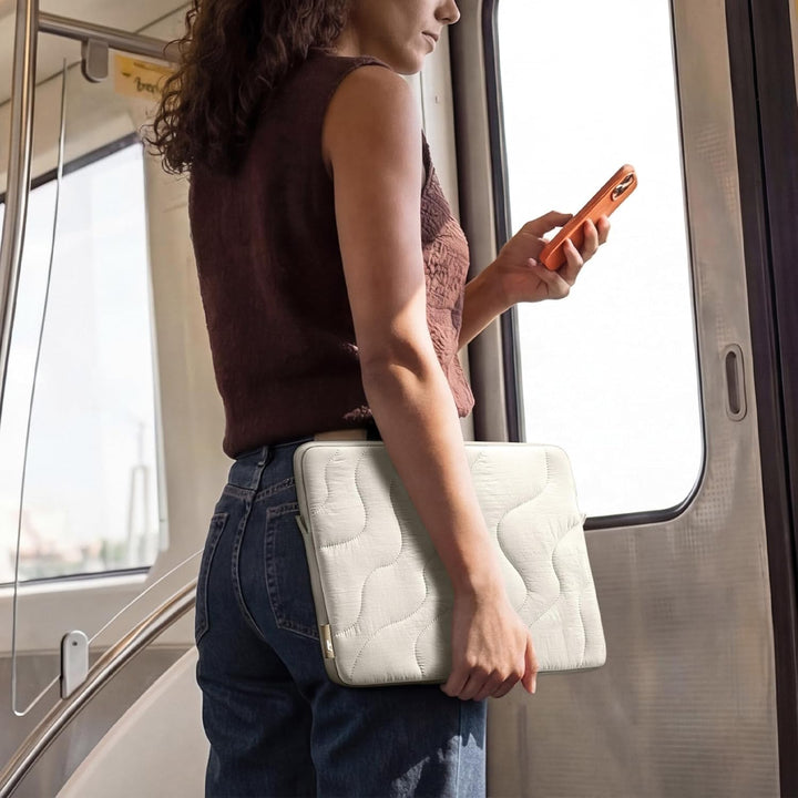 tomtoc 360° Gepolsterte MacBook Neo Tasche für 13 Zoll MacBook Neo A18 Pro | Gesteppte Hülle für 13