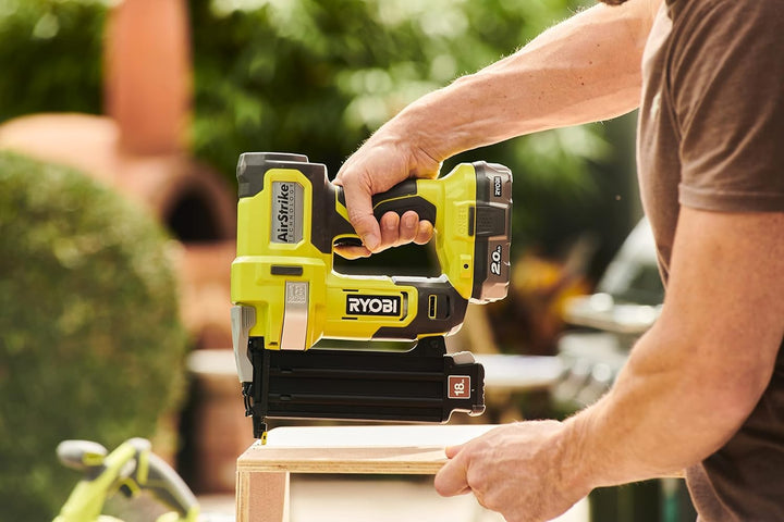 RYOBI 18 V ONE+ Akku-Nagler R18GN18-0 (Nagelstärke 1,2 mm, Nagellänge 15-50 mm, Magazinkapazität 105