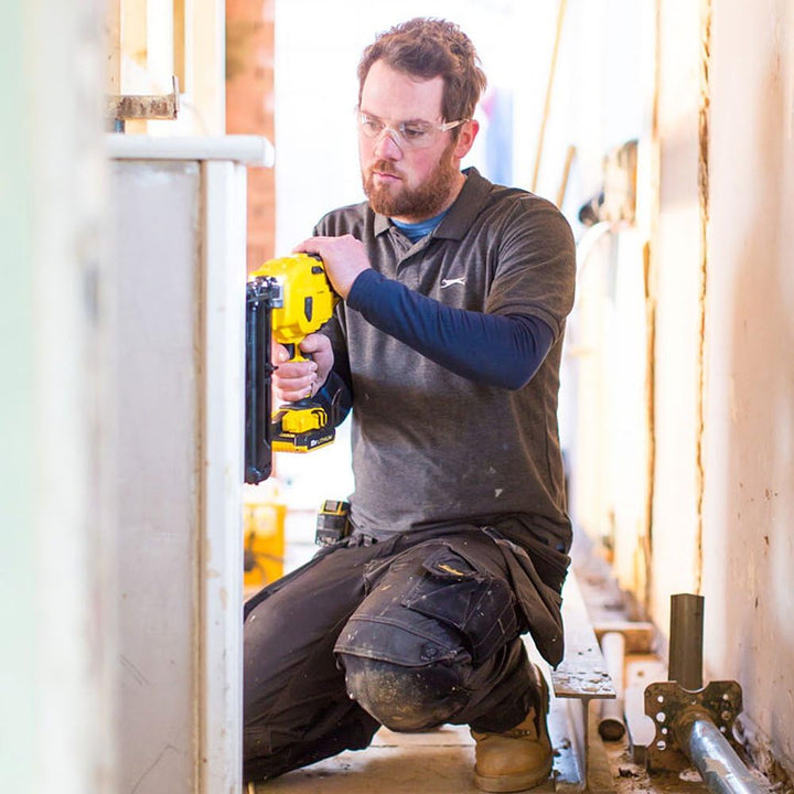 Stanley FMC792D2 Akku Nagler 18V - 2,0Ah Li-ion 16er Stifte mit 2 Akkus & Koffer Mit 2 Akkus, 2 Ah +