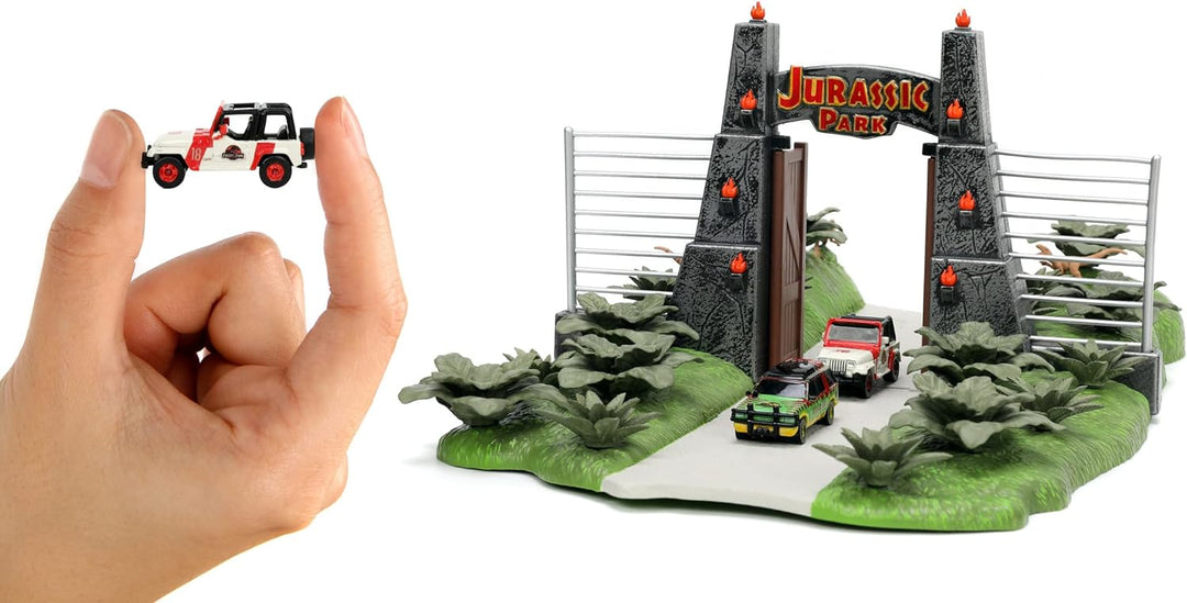 Jada Toys Jurassic World Nano Scene (17x18 cm) - Spiel-Kulisse mit Jurassic Park Tor, 2 Metall-Autos