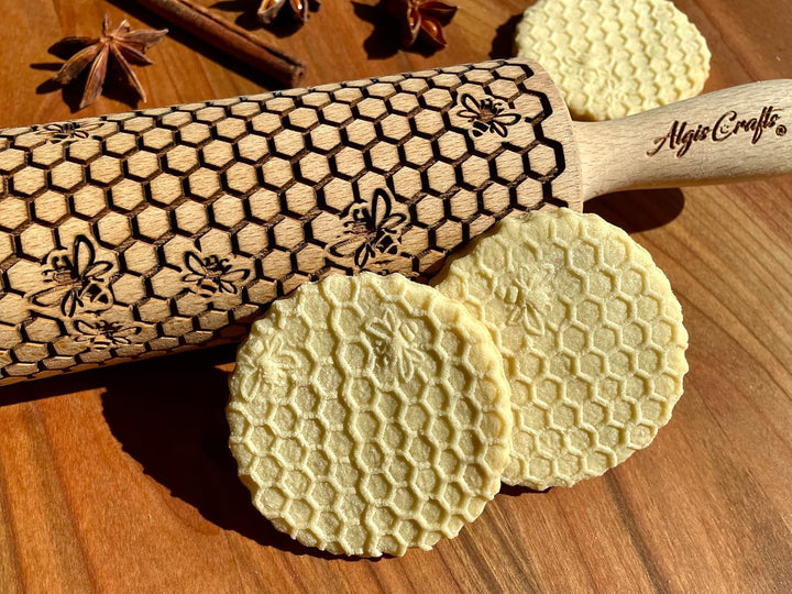 BIENENSTOCK Nudelholz für hausgemachtes Gebäck und Keramik. Präge Teigrolle. Gravierte Nudelholz mit