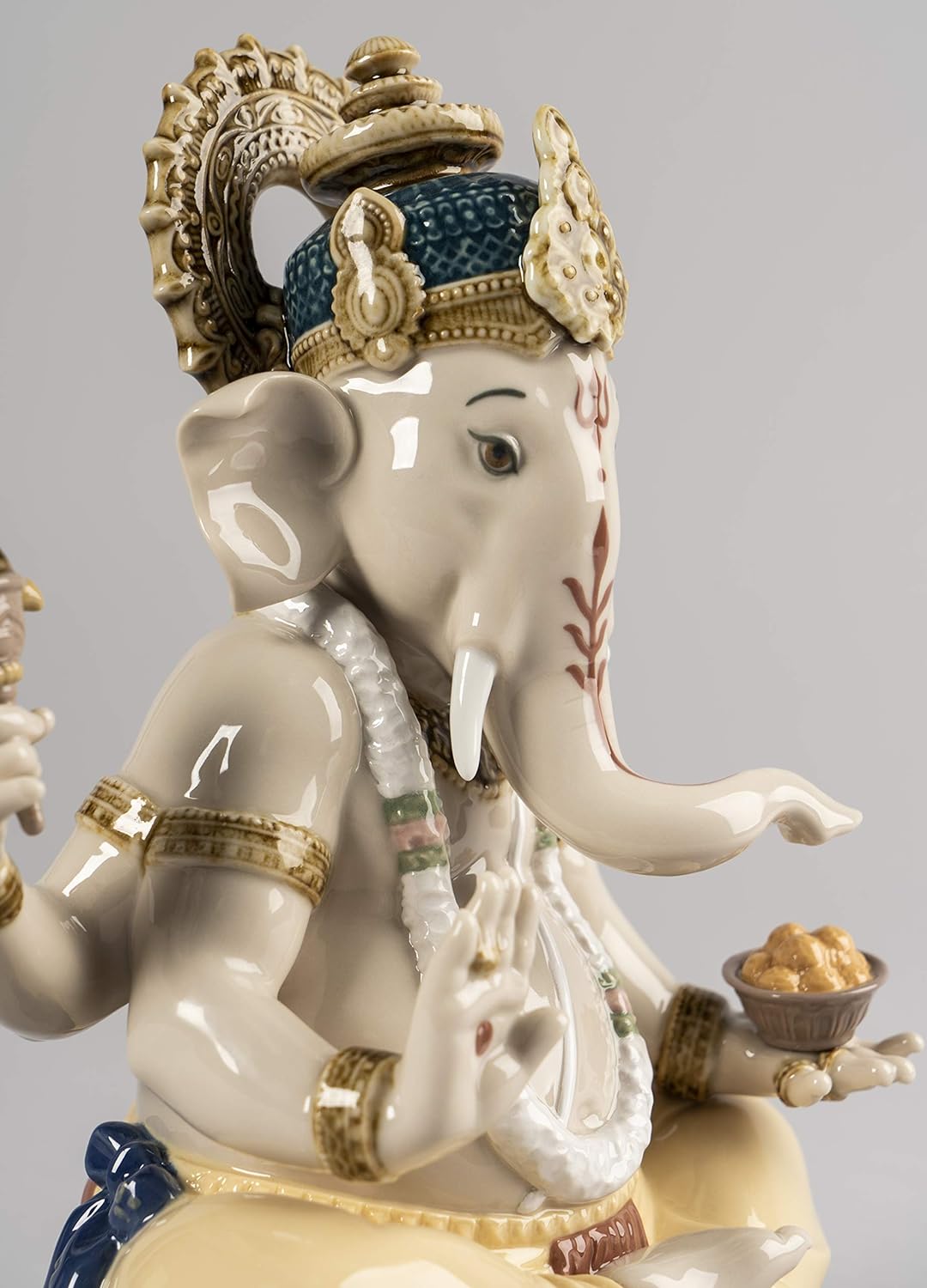 LLADRÓ Lord Ganesha Figurine. Ganesha. Porzellan.