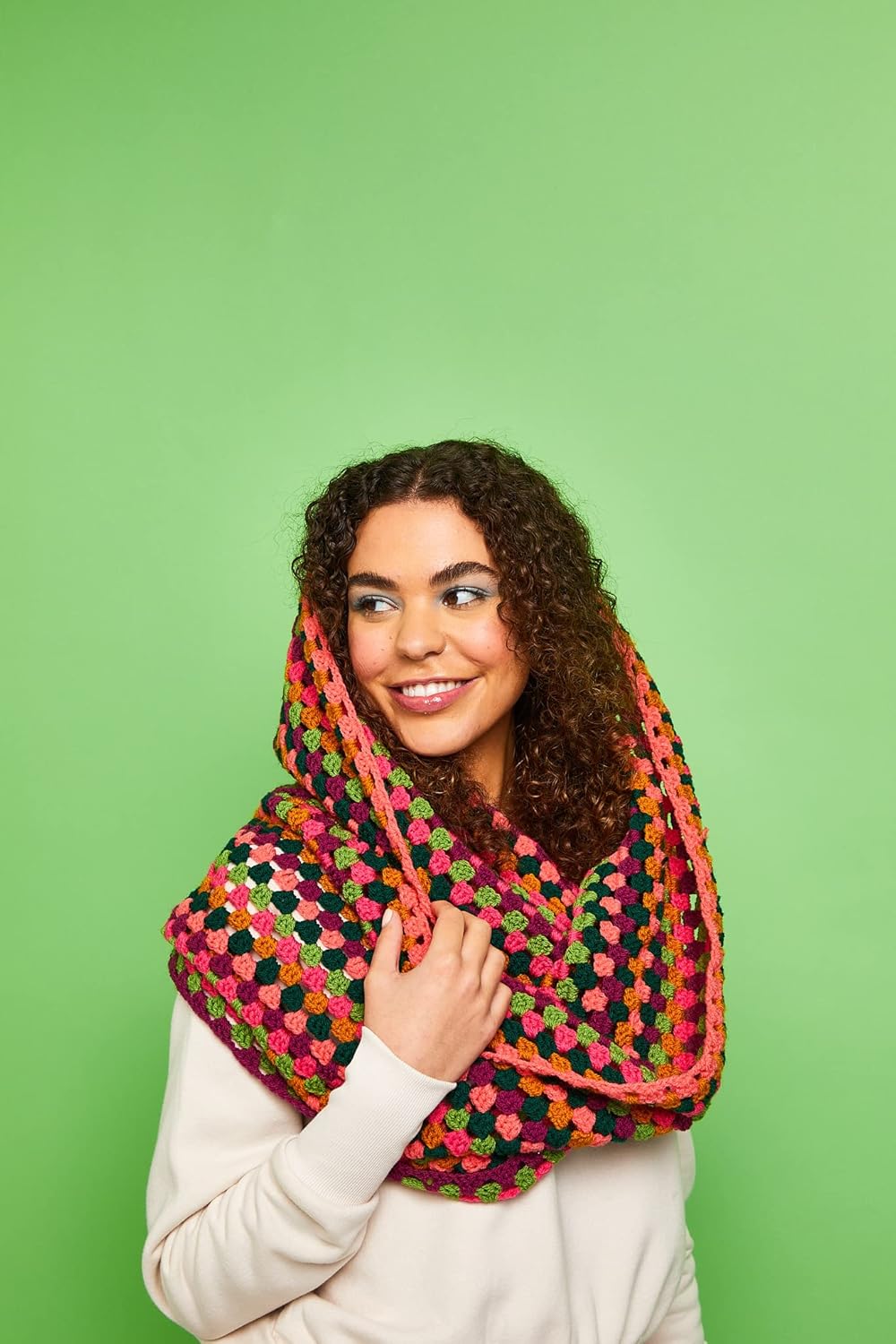 Sirdar Kith & Kin, Oversize Cowl Häkelset, enthält 6 Bälle Hayfield Bonus DK, 4 mm/US G/6 Häkelnadel