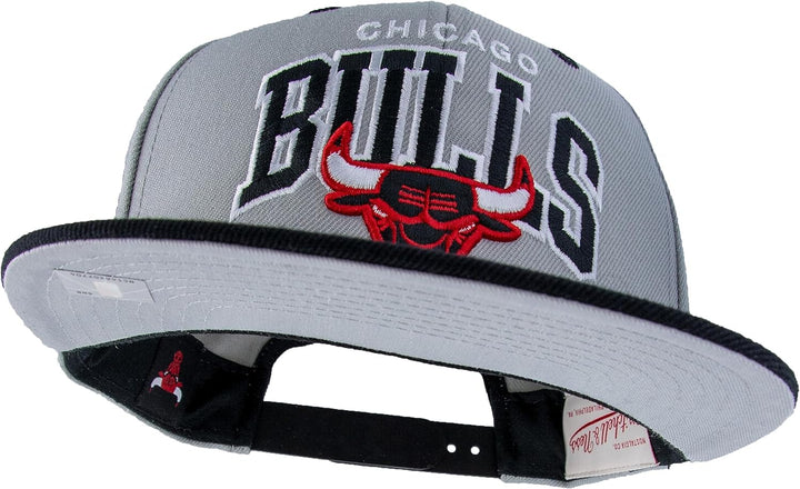 Mitchell & Ness Team Arch NBA Snapback - Chicago Bulls, Grey/Black
