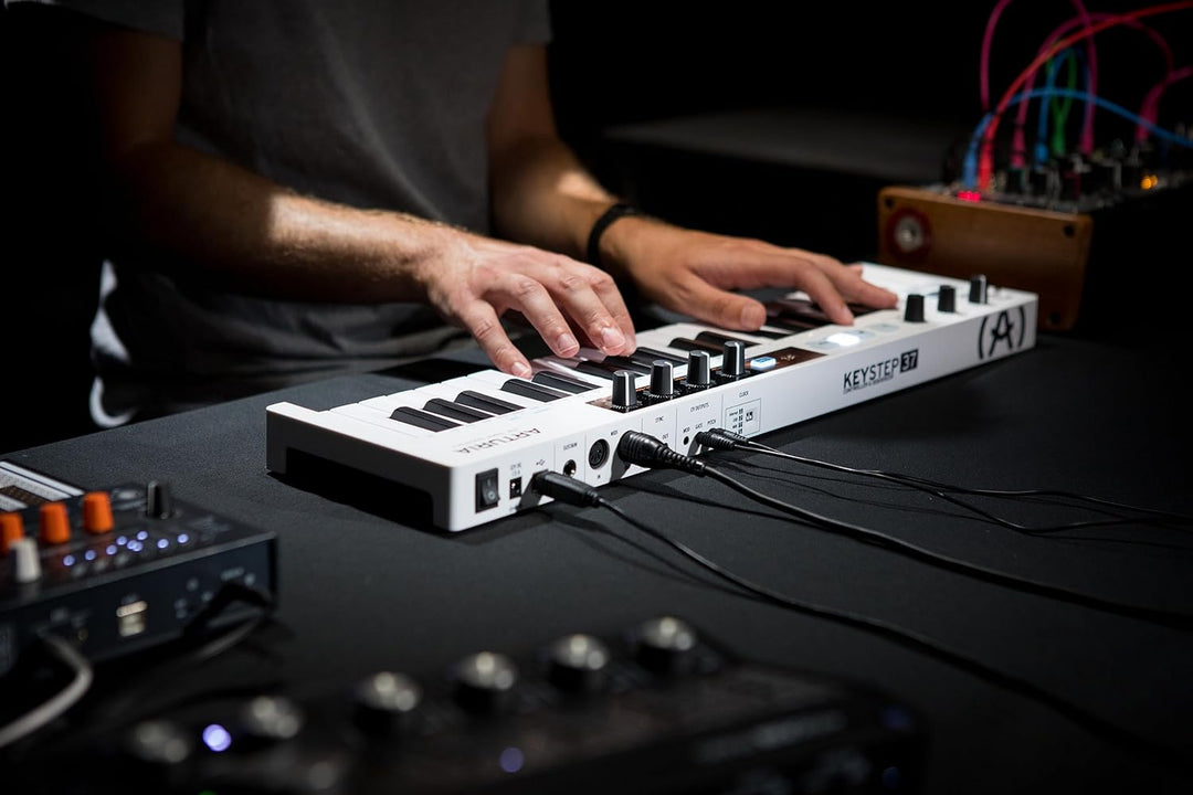 Arturia - Keystep 37- Kreativer MIDI-Controller, Sequenzer, Arpeggiator und Akkord-Generator -37-Not