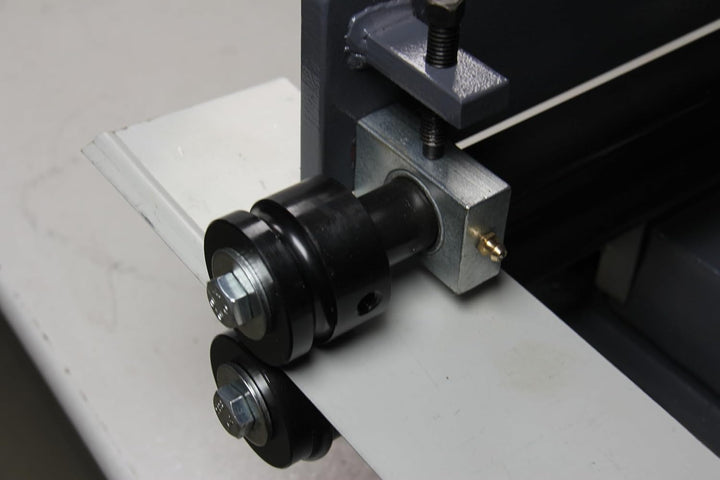 BOKA Sickenmaschine Manuelle– 457 mm Ausladung, bis 1,2 mm Stahlblech, Gussgehäuse, 6 Walzensätze, H
