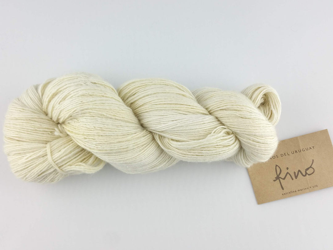 Manos Del Uruguay Silk Blend Fino 414 Ivory Letter Opener, 100g, Wolle mit Seide zum Stricken und Hä