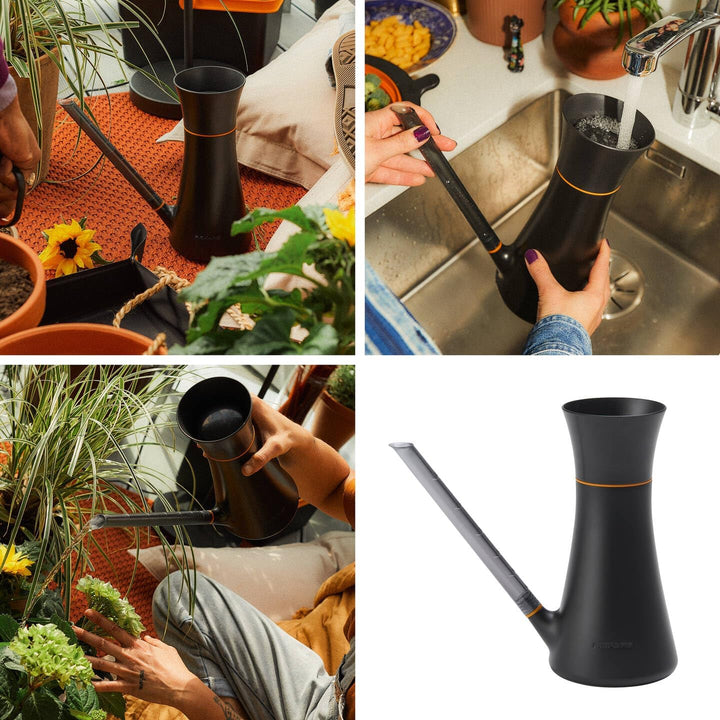 Fiskars Giesskanne mit Deckel, 1,2 l, Ohne Abnehmen des Deckels befüllbar, Höhe: 25,8 cm, Schwarz/Or