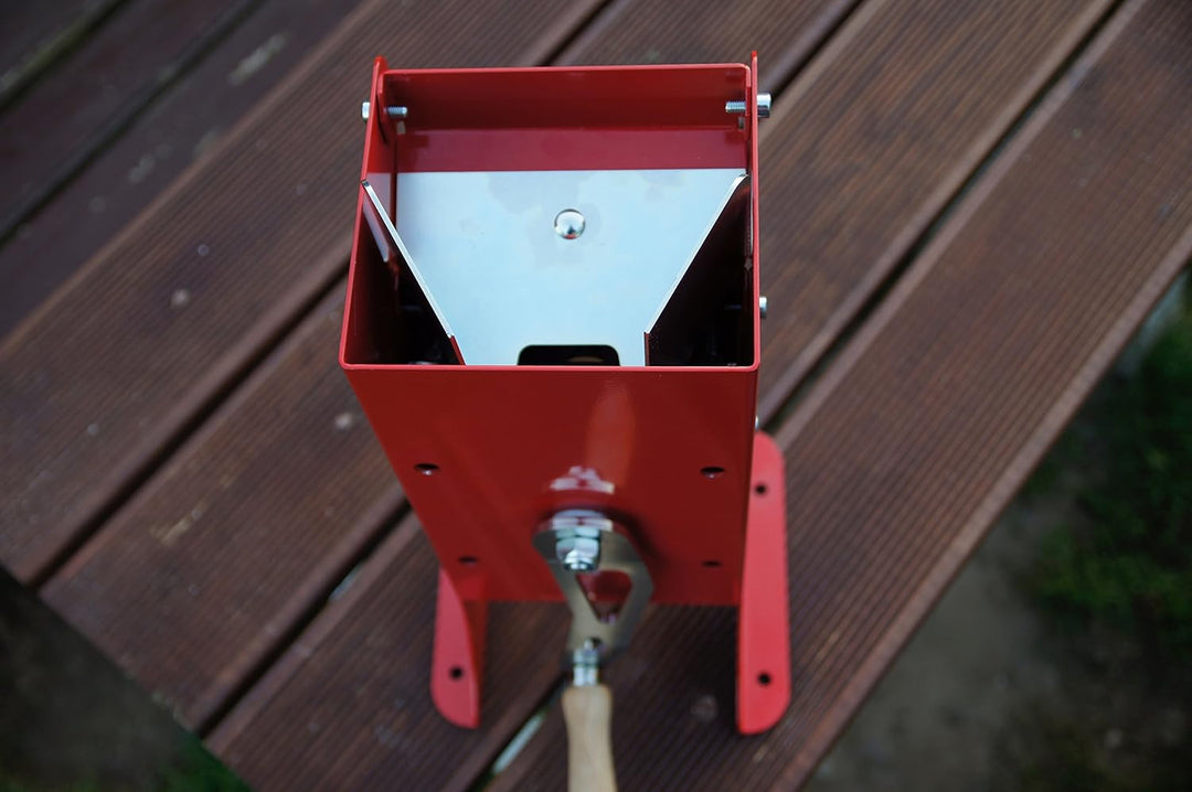 Feucht Obsttechnik KNACKI Junior - Wal- und Haselnuss Knackmaschine - Hazelnut Man - das Original Ma