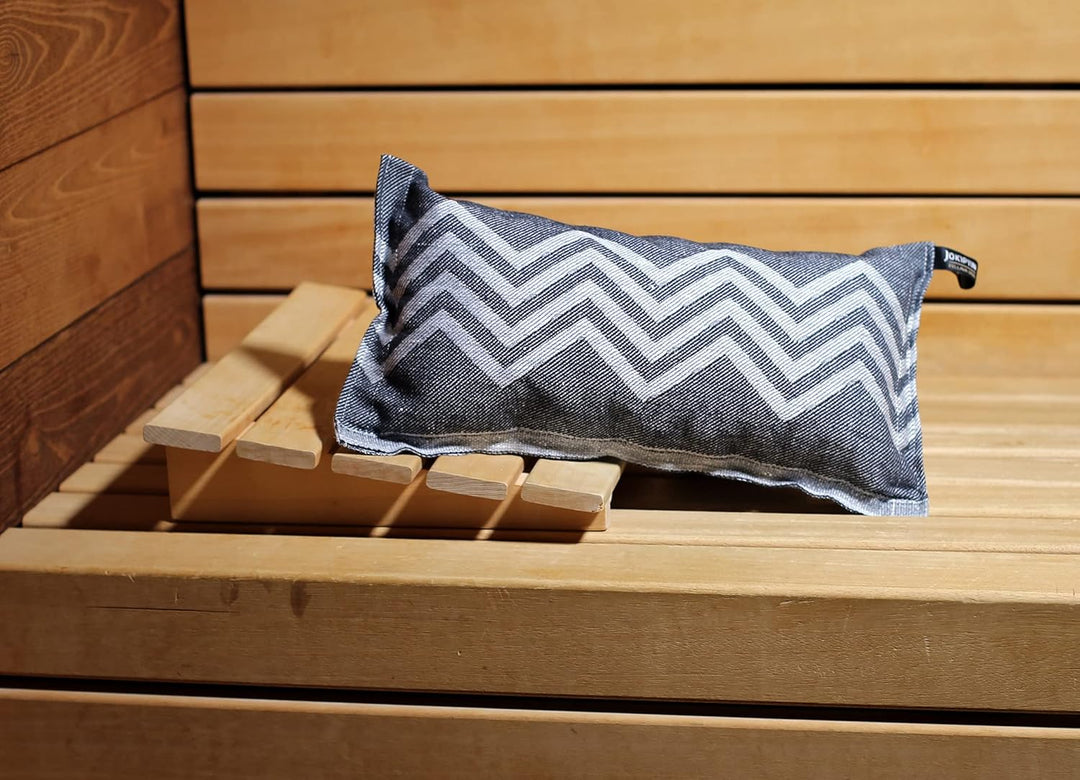 Jokipiin | 1 Saunakissen Lieblingskissen Reisekissen | Design: Peak | Masse: 40 x 22 cm, Leinen/Baum