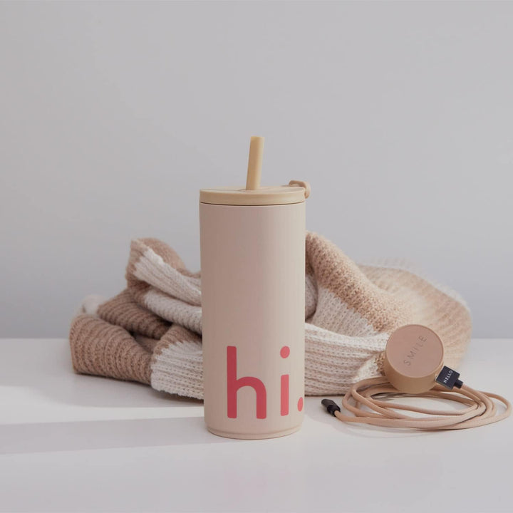 Design Letters Kaffeebecher 500 ml | Becher mit Deckel und Strohhalm | Reisebecher BPA/BPS-frei | Ka