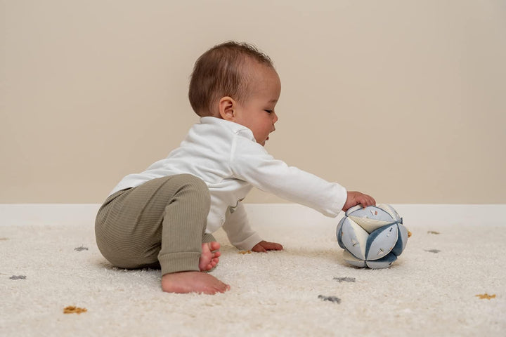 Little Dutch Greifball Stoffball mit Glöckchen Stoff Baby blau - Sailors Bay