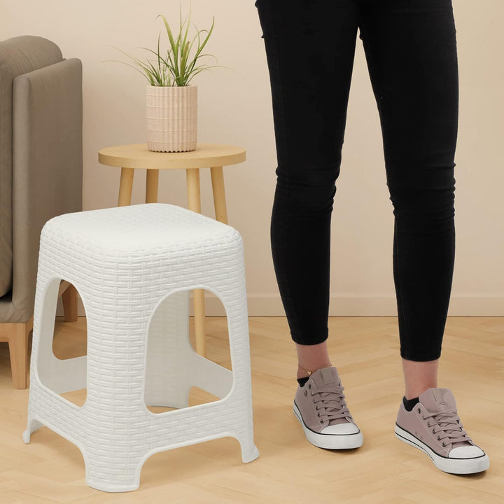 KADAX Hocker aus Kunststoff, Tritthocker bis 120 kg, Rattanhocker mit Antirutschfüssen, Badhocker, W