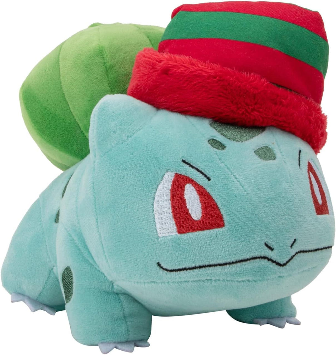 Pokémon PKW3377-20 cm Winter Plüsch - Bisasam mit Mütze, offizielles Plüsch, Bisasam