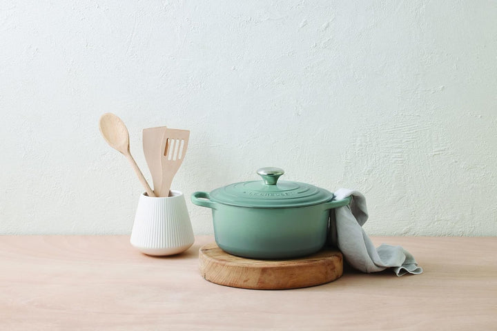 Le Creuset Signature Runder Bräter aus Gusseisen, 20 cm, 2,4 Liter, Sea Salt