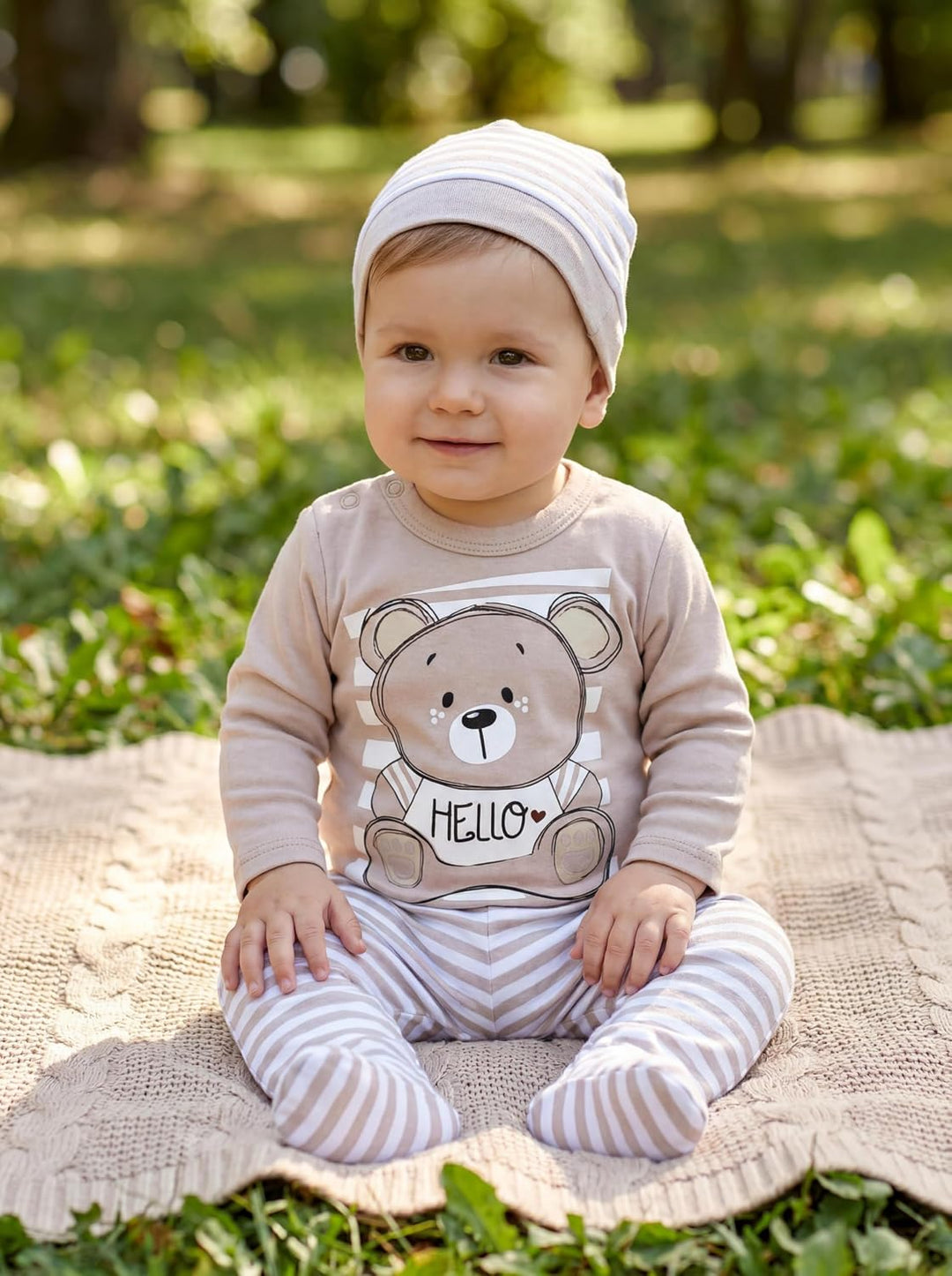TupTam Baby Set mit Langarmbody, Hose &amp; Mütze – 3-teilig 62 Teddybär Beige, 62 Teddybär Beige