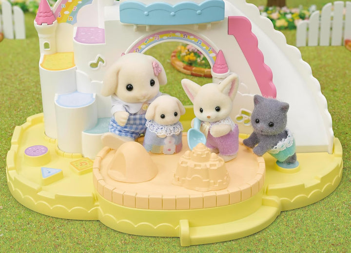 Sylvanian Families - 5746 Erlebniskindergarten Sandkasten und Pool mit Figur - Puppen Spielset