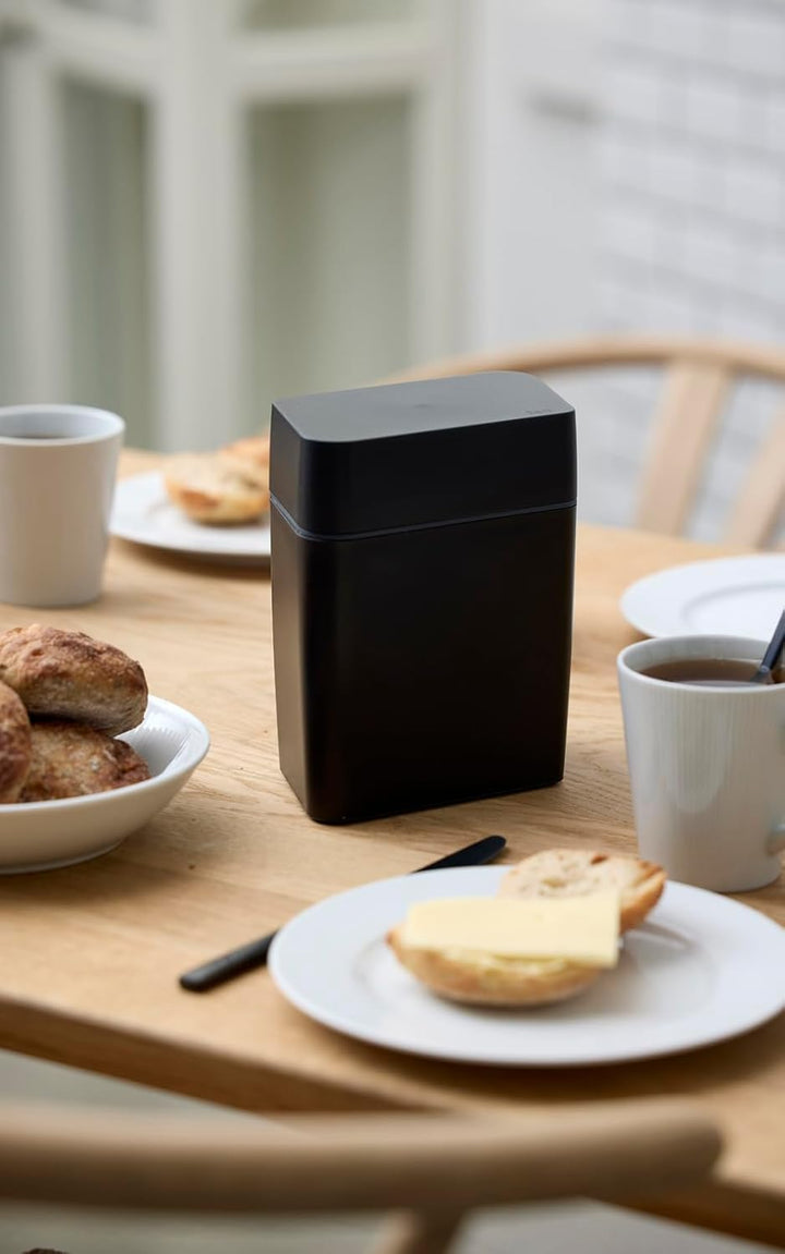 Rosti Classic Käsebox mit Deckel und integriertem Käseschneider, Käseaufbewahrungs Box für Kühlschra