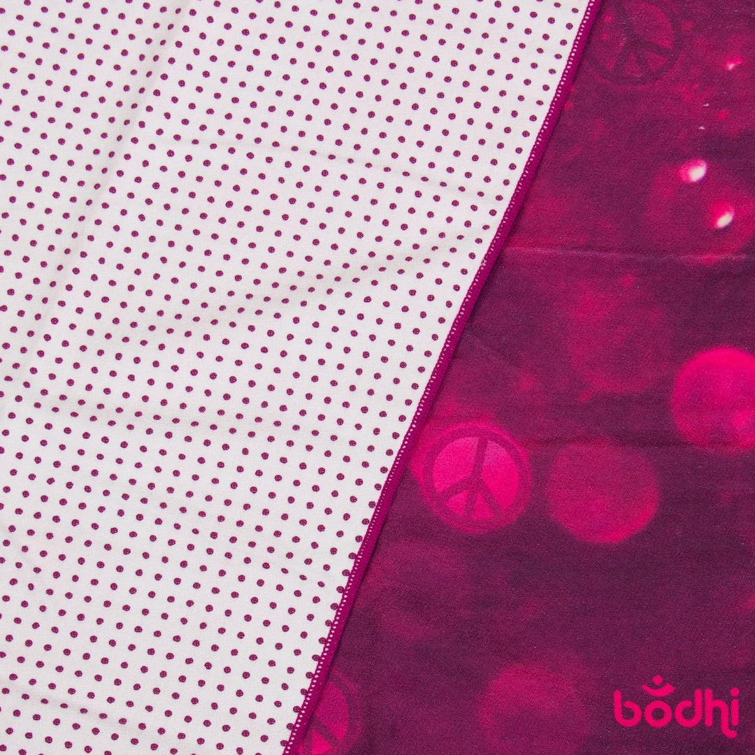 Bodhi Grip² Yoga Towel Art Collection Drops of Peace, rutschfest, Yogatuch lila/aubergine mit Noppen