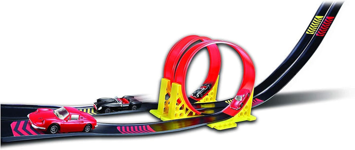Bburago Ferrari Dual Loop: hochwertiges, lizensiertes Spieleset mit Looping inkl. 2 Spielzeugautos,