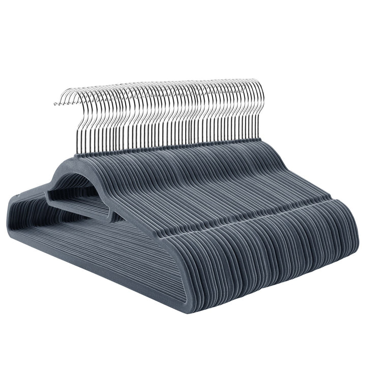 SONGMICS 100 Stück Kleiderbügel Samt, Bügel-Set mit Rutschfester Oberfläche, Platzsparender Anzugbüg