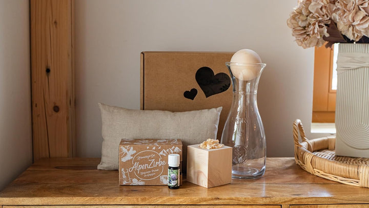 ZirbenErlebnis Geschenksbox Nr.3: Bio-Zirbenkissen mit Zirbenwürfel-Set und Zirbenkugel-Set