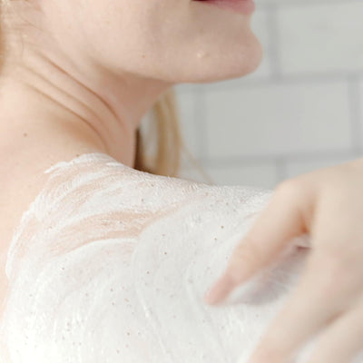 Dove Creme-Dusch-Peeling Granatapfel & Sheabutter Scrub Körper Peeling für geschmeidige Haut Hautpfl