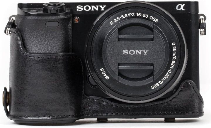 MegaGear Sony Alpha A6300, A6000 (16-50 mm) Ever Ready Echtleder Kamera-Case mit Trageriemen und Bat