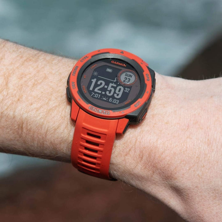 Garmin Instinct - wasserdichte GPS-Smartwatch mit Sport-/Fitnessfunktionen. Herzfrequenzmessung am H