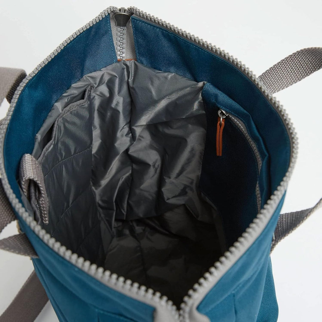 Roka London Bantry B Small Sustainable Nylon Marineblau, Marineblau